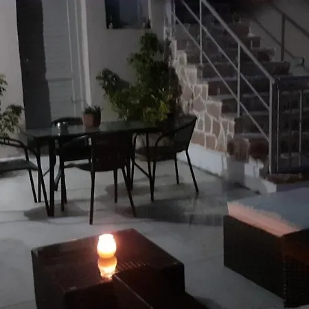 George House Nyaraló *
