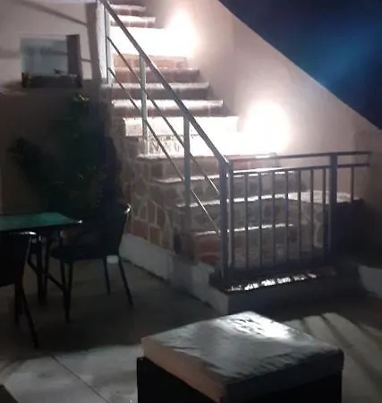 George House * Poros (Lefkada)